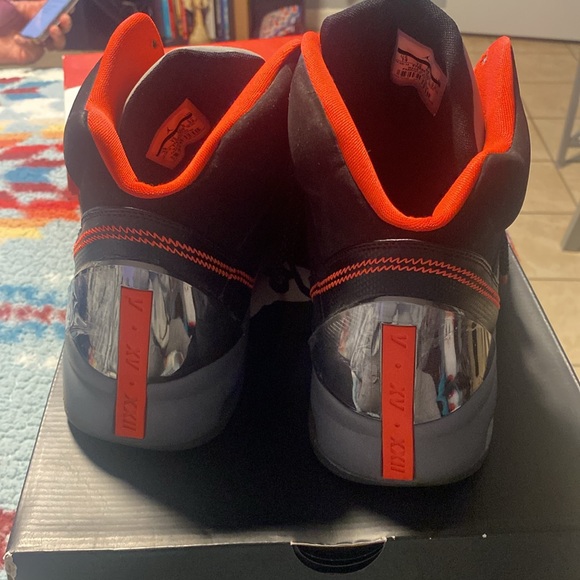 AIR JORDAN - Picture 3 of 5